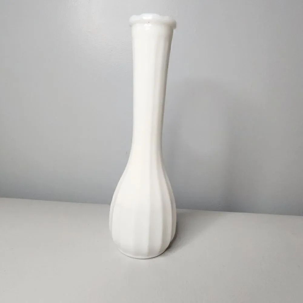 1940's Vintage Carr-Lowrey Glass Co. Milk Glass Ribbed Vase 8 5/8" - Wedding